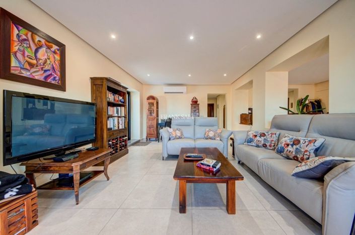 Image No.23-5 Bed Property for sale