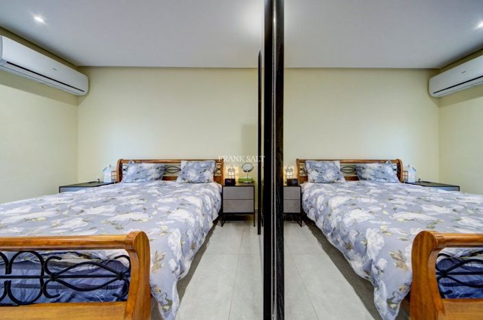 Image No.27-5 Bed Property for sale