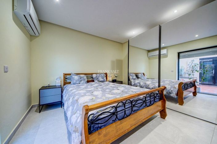 Image No.29-5 Bed Property for sale