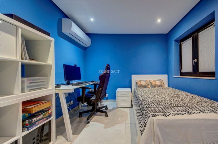 Image No.35-5 Bed Property for sale