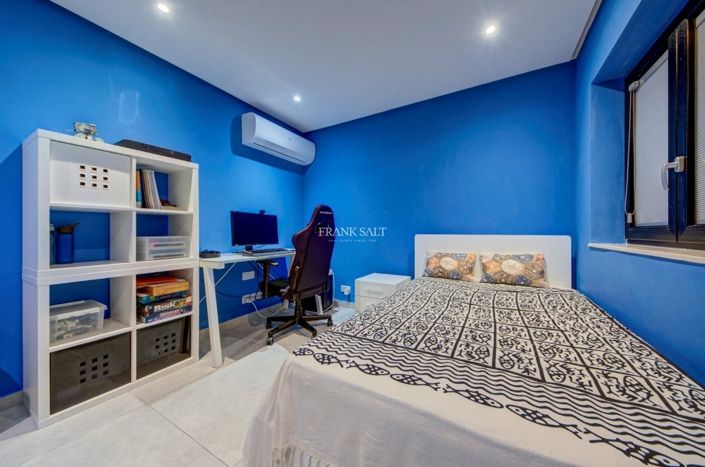 Image No.36-5 Bed Property for sale