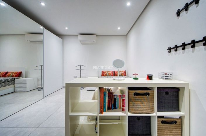 Image No.38-5 Bed Property for sale