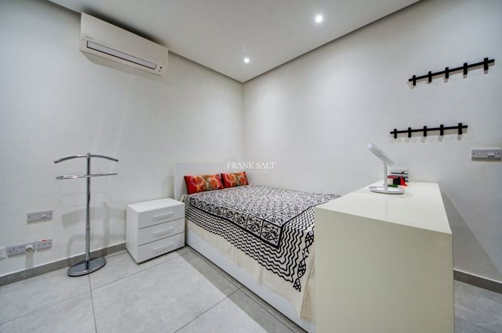 Image No.39-5 Bed Property for sale