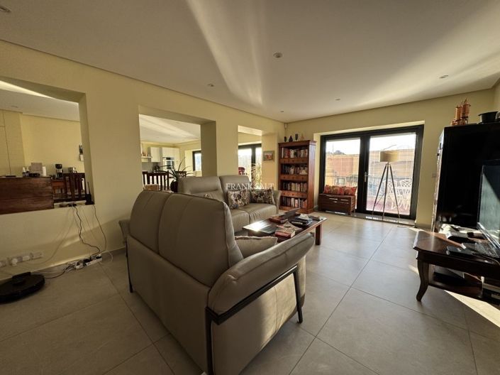 Image No.4-5 Bed Property for sale