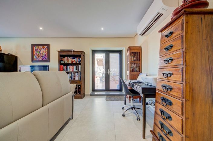 Image No.41-5 Bed Property for sale