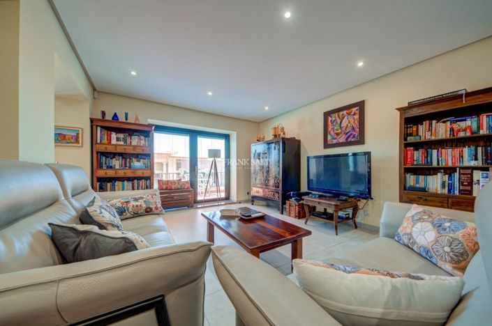 Image No.42-5 Bed Property for sale