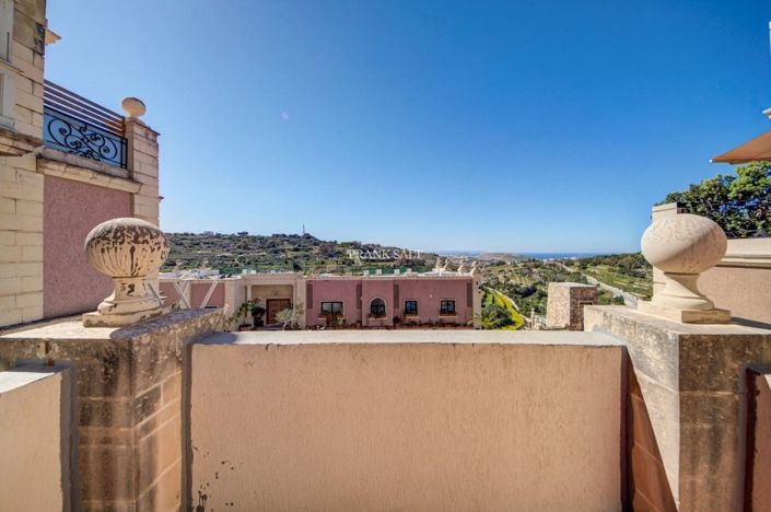 Image No.6-5 Bed Property for sale