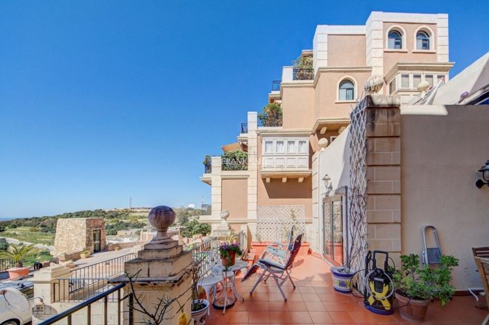 Image No.7-5 Bed Property for sale