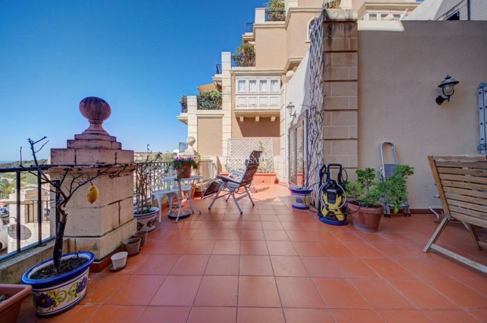 Image No.9-5 Bed Property for sale