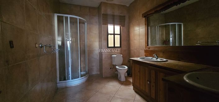 Image No.16-Propriété de 4 chambres à vendre à Attard