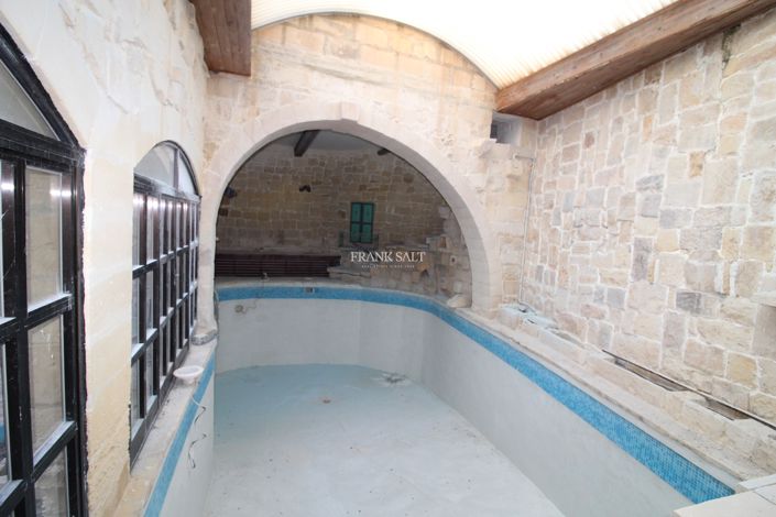 Image No.2-Propriété de 4 chambres à vendre à Attard