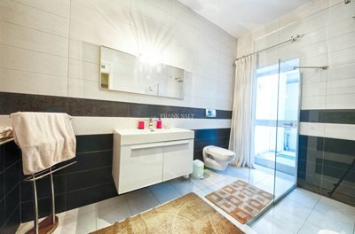 d6831333-8dd4-480a-b901-c1307ebef0b6