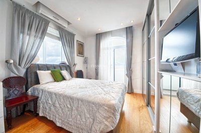 d09dd1ef-bb54-4d08-aa7c-f6c40a6ae7b4