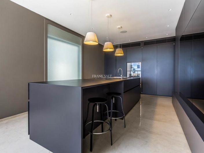 Image No.19-3 Bed Property for sale