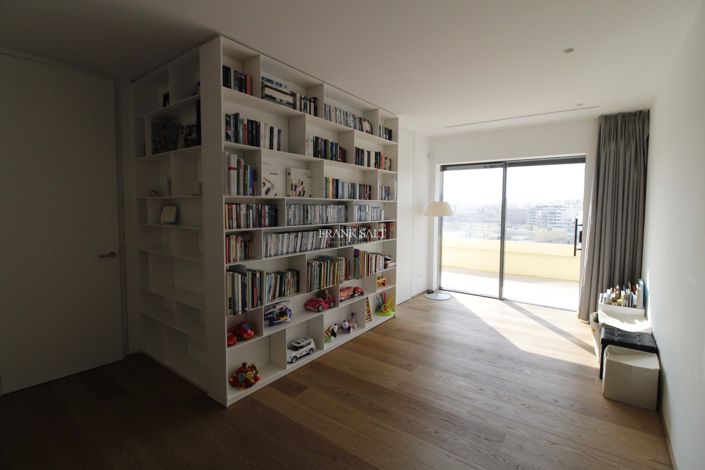 Image No.21-3 Bed Property for sale