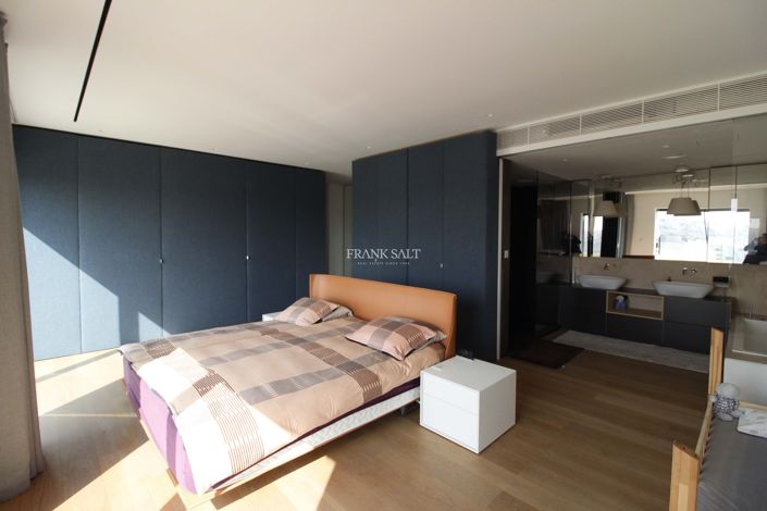 Image No.24-3 Bed Property for sale