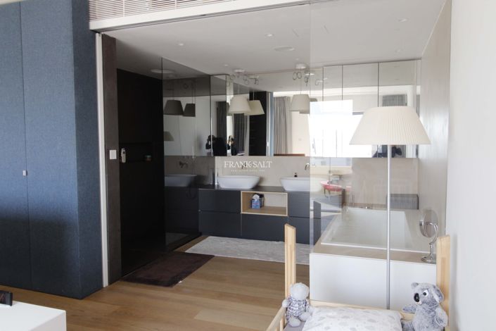 Image No.25-3 Bed Property for sale