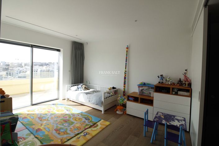 Image No.26-3 Bed Property for sale