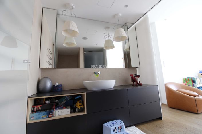 Image No.29-3 Bed Property for sale