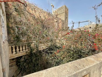 fb1e7049-8350-446a-a070-3c6ebe9477e1