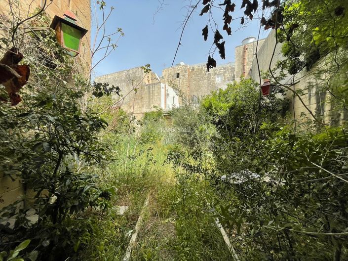 Image No.18-3 Bed Property for sale