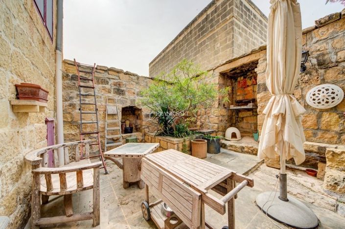 Image No.14-3 Bed Property for sale