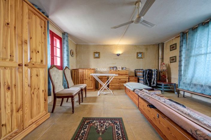 Image No.17-3 Bed Property for sale