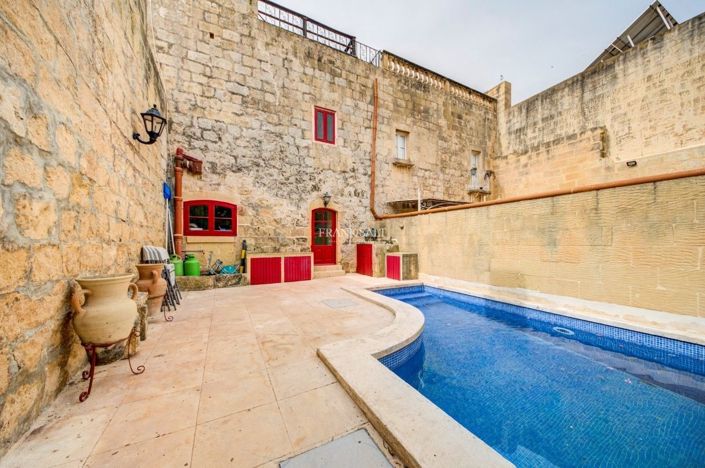 Image No.3-3 Bed Property for sale