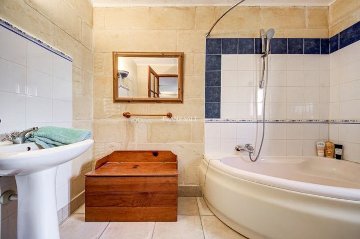 Image No.22-3 Bed Property for sale