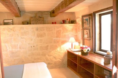 feae9f54-b1fb-4c0a-b98f-94287c0c56b8