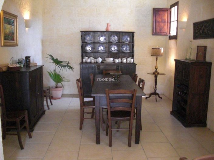 Image No.10-Propriété de 4 chambres à vendre à San Lawrenz