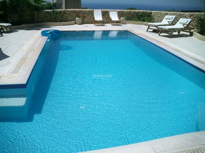 Image No.2-Propriété de 4 chambres à vendre à San Lawrenz