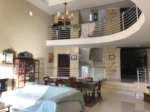 Image No.2-Propriété de 6 chambres à vendre à Xaghra