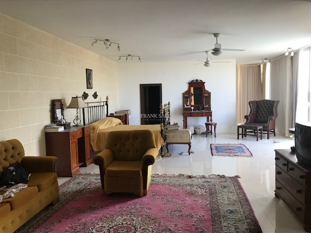 Image No.4-Propriété de 6 chambres à vendre à Xaghra