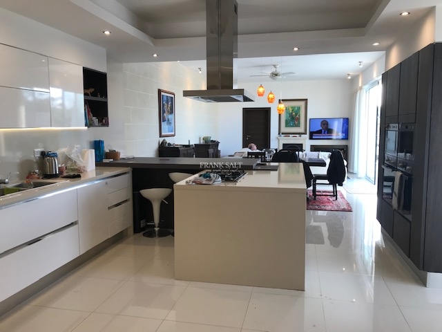 Image No.6-Propriété de 6 chambres à vendre à Xaghra