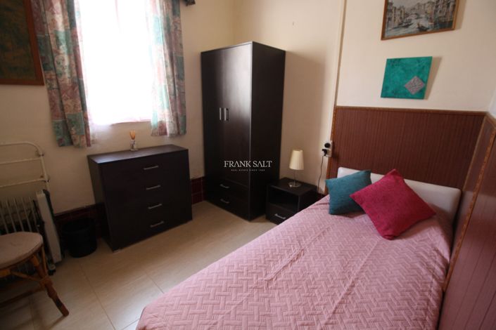 Image No.19-3 Bed Property for sale