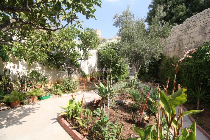 Image No.22-3 Bed Property for sale