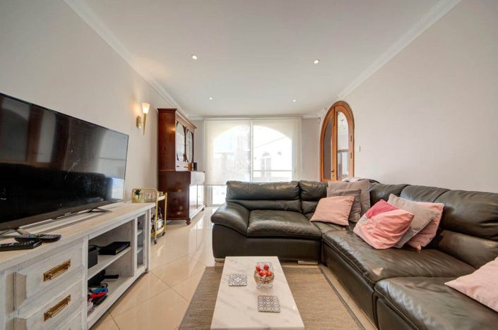 Image No.10-3 Bed Property for sale