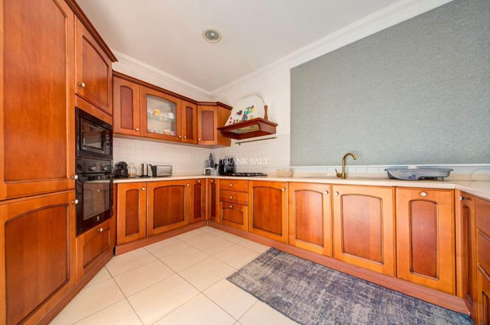 Image No.12-3 Bed Property for sale