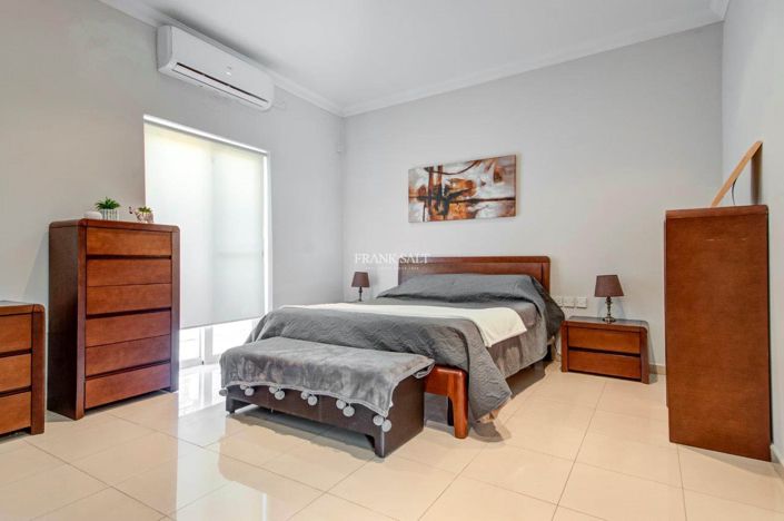 Image No.14-3 Bed Property for sale