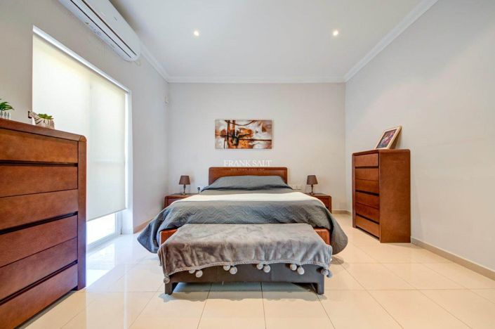 Image No.15-3 Bed Property for sale