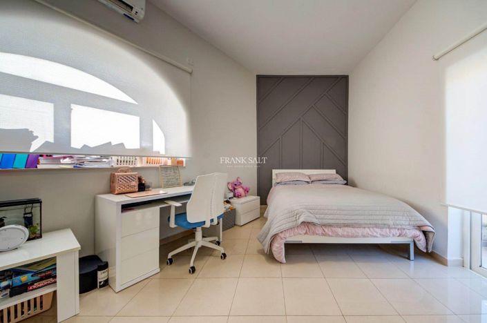 Image No.16-3 Bed Property for sale