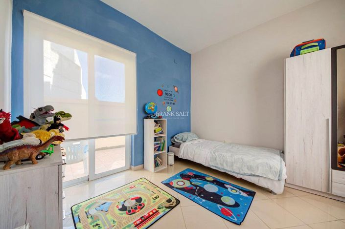 Image No.17-3 Bed Property for sale