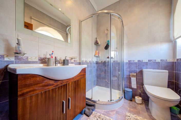 Image No.20-3 Bed Property for sale