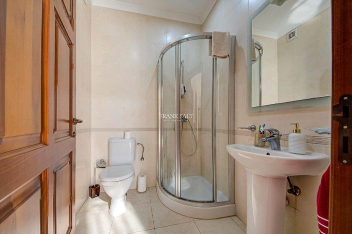 Image No.21-3 Bed Property for sale