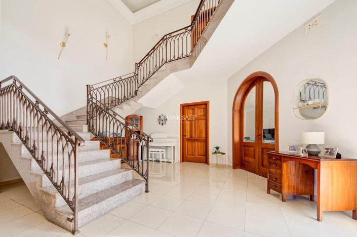 Image No.5-3 Bed Property for sale