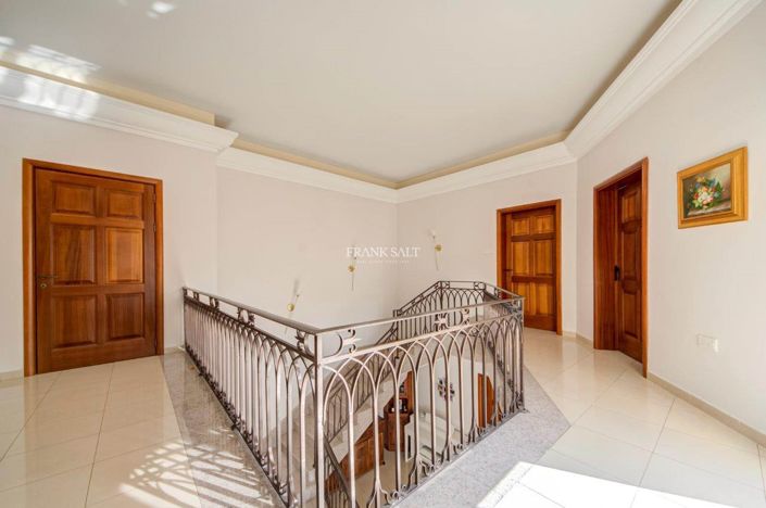 Image No.7-3 Bed Property for sale