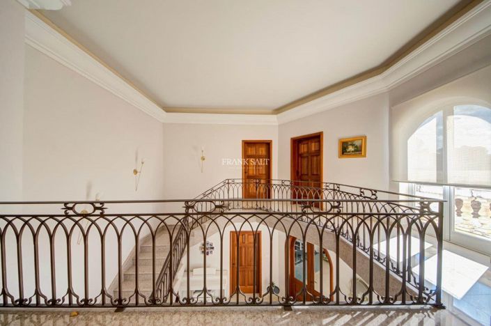 Image No.8-3 Bed Property for sale