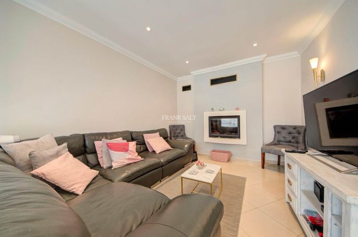 Image No.9-3 Bed Property for sale