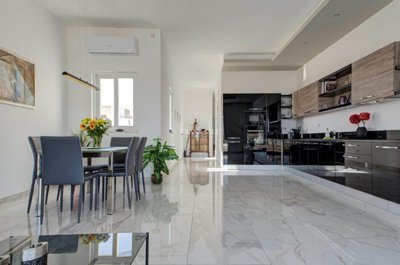 f1a77719-7db9-4c12-9305-02ffedb8856f